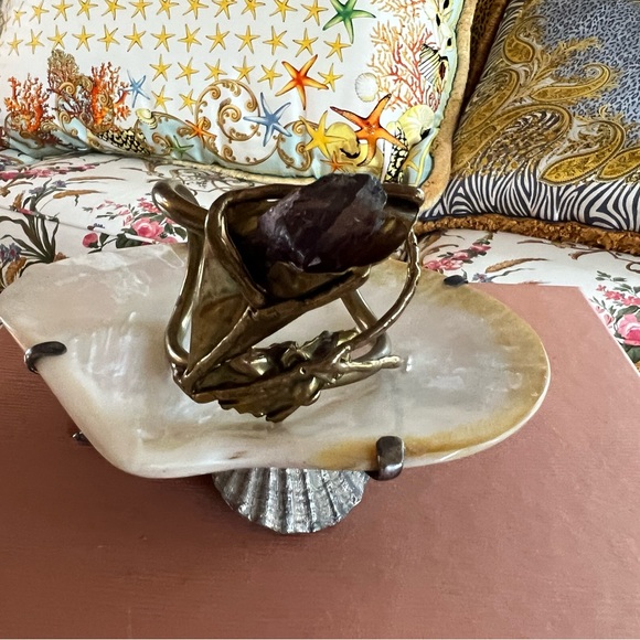 Amethyst 🌸 Purple Floral Design Metal Cuff Bracelet - Picture 5 of 8